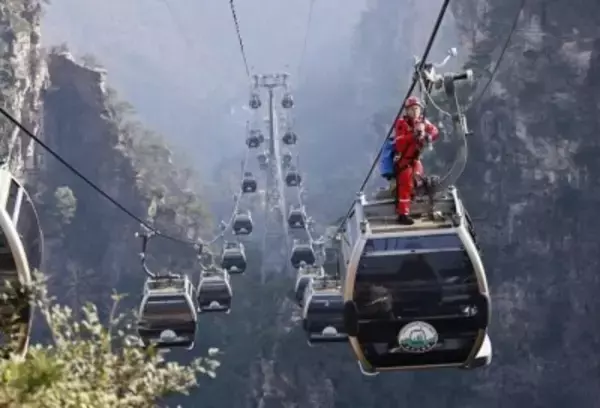 人気観光地の張家界でロープウェイ救助訓練を実施―中国