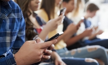 ギリシャで法案可決 2027年から15歳未満のSNS利用を禁止へ