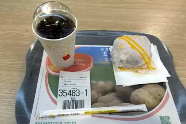 「中国の飲食界を席巻する「貧乏人セット」に台湾メディアも注目」の画像