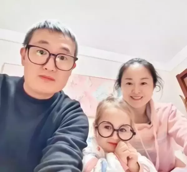 パパもママも中国人、金髪碧眼の女児が話題に―中国