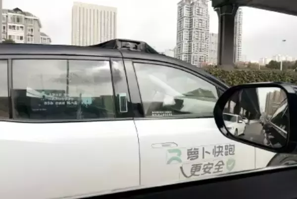 武漢で多数のロボタクシーが突然立ち往生、システム故障か―中国メディア