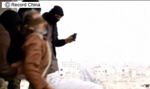 イスラム国 同性愛者のシリア人男性をビル7階から突き落とし石打ちの刑 英紙 15年2月4日 エキサイトニュース