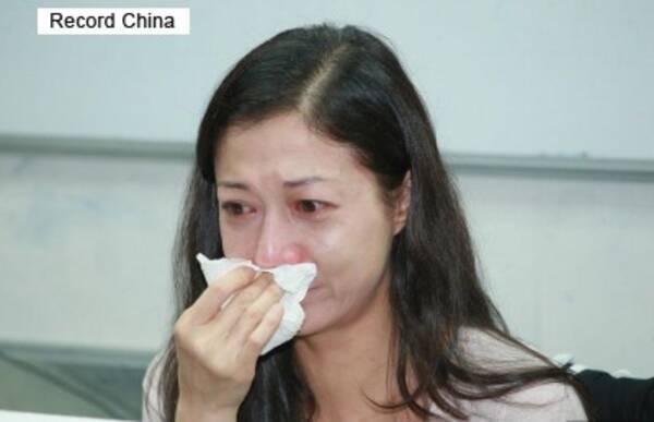 ジャッキー チェンの元不倫相手女優が涙の会見 17歳娘とのトラブル深刻化 香港 17年3月31日 エキサイトニュース