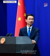 中国外交部報道官、日本の記者の質問にコップ持ったまま固まる―中国メディア