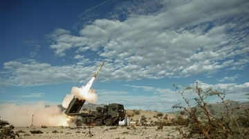 世界兵器メーカートップ100の昨年の収入が記録的、米メーカーが半分以上を占める