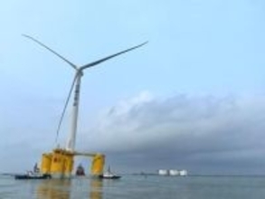 世界最大の単体容量を持つ浮体式洋上風力発電プラットフォーム、広西北海から出港―中国