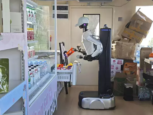 「上海に人型ロボットが店員の売店が登場、24時間勤務を実現―中国」の画像