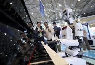 成都にスマートヘルスケアロボット175種類が勢ぞろい―中国