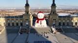 「過去最大高さ19メートル、ハルビンの冬を飾る「巨大雪だるま」が笑顔で戻る―中国」の画像1