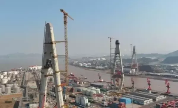 浙江省で世界最大スパンの非対称構造3本塔斜張橋「甬江特大橋」の主塔が完成―中国