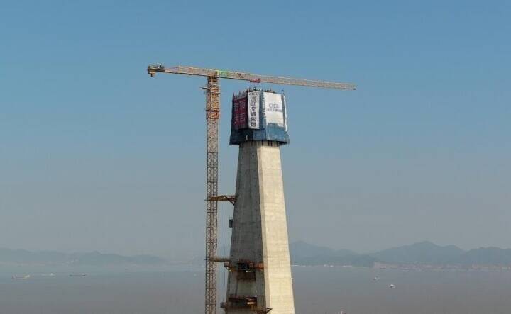浙江省で世界最大スパンの非対称構造3本塔斜張橋「甬江特大橋」の主塔が完成―中国