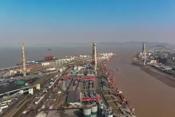 「浙江省で世界最大スパンの非対称構造3本塔斜張橋「甬江特大橋」の主塔が完成―中国」の画像