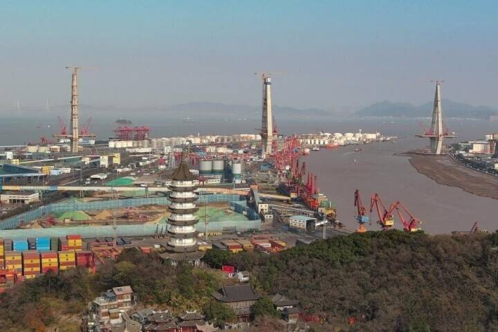 浙江省で世界最大スパンの非対称構造3本塔斜張橋「甬江特大橋」の主塔が完成―中国