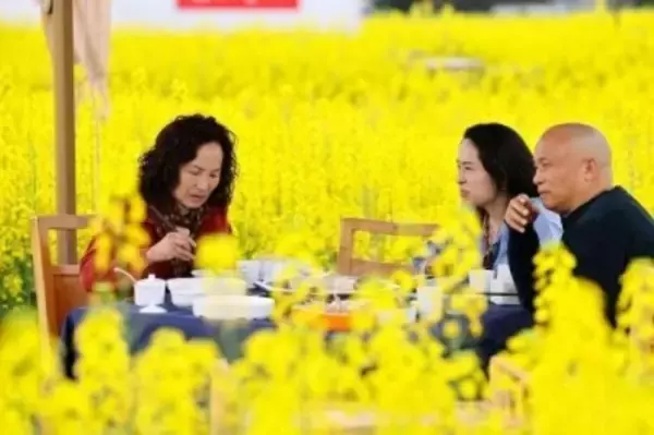 菜の花畑で火鍋、今年も人気に―四川省成都市