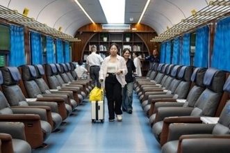 杭州東駅でレトロな車両を模した夜間休憩エリアの試験運用を開始―中国