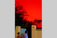 浙江省舟山市の空が真っ赤に、「サンマと関係」と中国メディア
