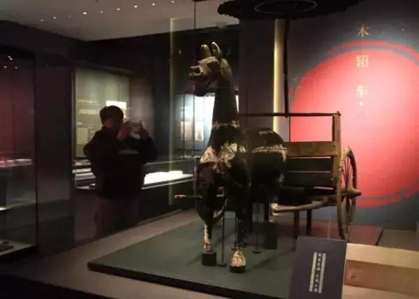 「青海省博物館で馬モチーフの文化財が人気に―中国」の画像