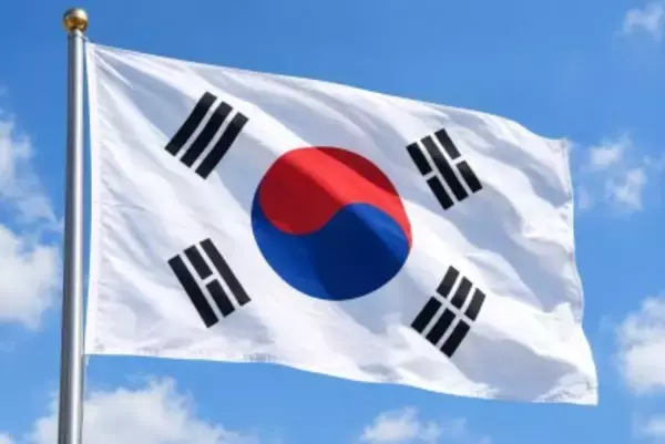 名古屋アジア大会、韓国選手団が空港で大型国旗を掲げるのを制止される＝韓国ネット「理解できない」