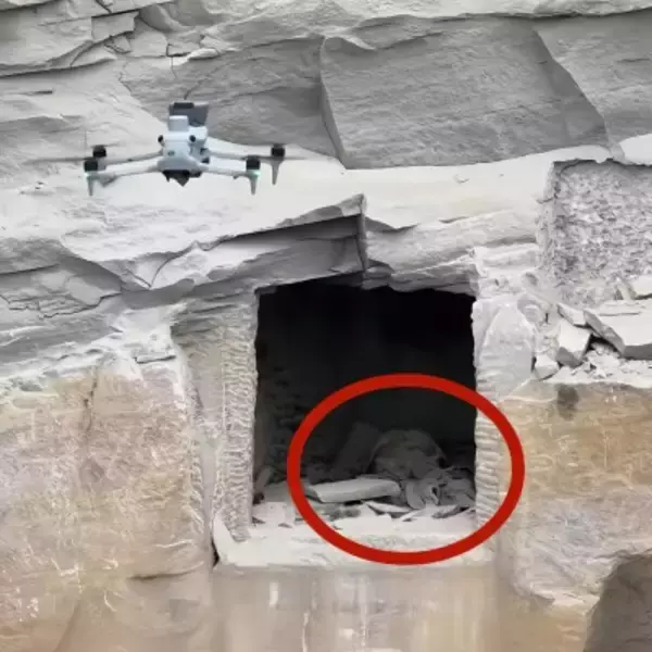 ドローンを飛ばしていた男性が崖の空洞でミイラ化した人の遺体を発見―中国