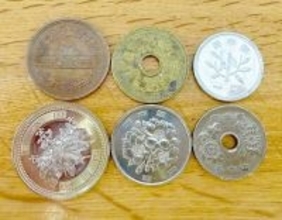 日本のコンビニで大量の小銭を紙幣に変える裏ワザ、香港人インフルエンサーに批判―香港メディア