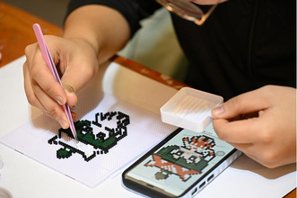 アイロンビーズにはまる中国の若者