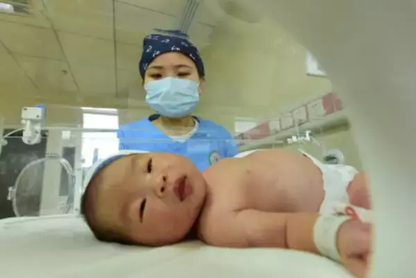 家庭の育児コスト削減へ、託児保育サービスの特別立法を検討―中国