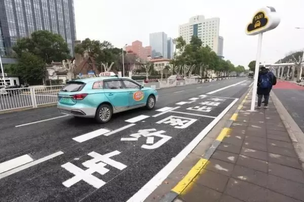 「都市建設に彩りを添える上海公共交通マイクロハブ―中国」の画像