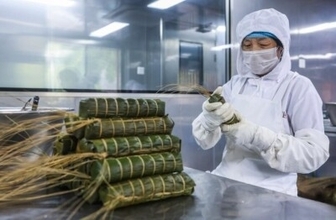 伝統的な長いちまきの生産・販売がピークに―浙江省麗水市