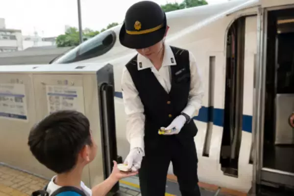 新幹線の車掌の行動、中国ネットで大絶賛＝「文明の最高峰」「中国にはこんなのない」