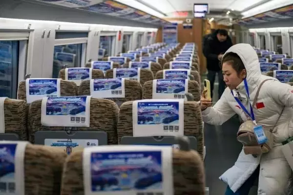 「黒竜江省で初の「ハルビン氷雪大世界」テーマ高速鉄道が運行スタート―中国」の画像