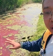 川の水が真っ赤に、汚染告発者が深夜に訪ねてきた「謎の2人」に不信感―中国