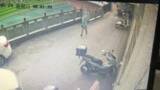 「自動車が突然暴走、柵を突き破り運動場のトラックに転落―中国」の画像2