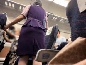 高速鉄道で子どもが2時間騒ぐ、耐えかねて「ため息」ついた乗客に母親が逆ギレ―中国