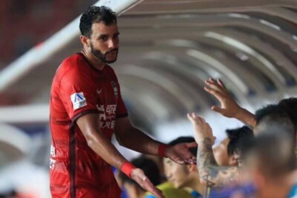 サッカー 主審に 体当たり の選手 最低6カ月間の出場停止か ネットでは擁護の声も 中国 22年8月23日 エキサイトニュース サッカー 主審に 体当たり の選手 最低6カ月間の出場停止か ネットでは擁護の声も 中国 22年8月23日 エキサイトニュース