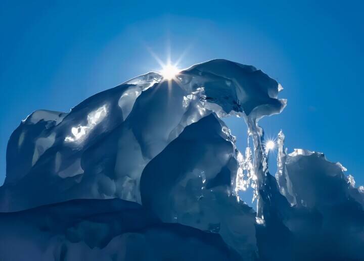 サリム湖の氷が作り出した幻想的な景色―中国