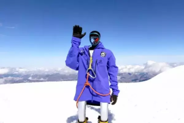 中国の人型ロボ改造機、エクアドルの火山の標高6200メートル山頂に到達―中国メディア