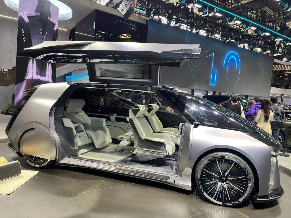 「ガソリン自動車」から「空飛ぶクルマ」へ？北京モーターショーに見る交通革命