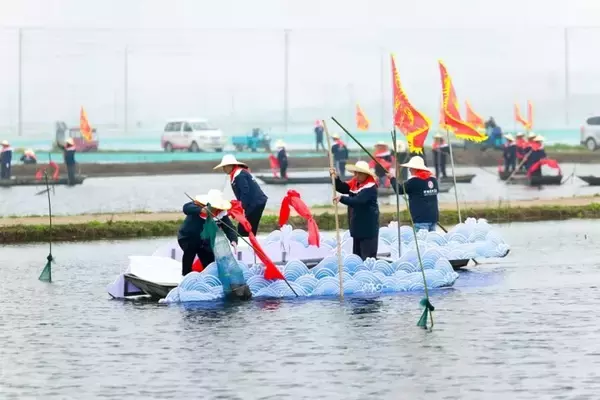 「江蘇省盱眙でザリガニ漁が解禁―中国」の画像