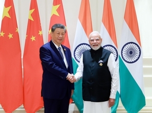 習主席 インドのニューデリーでモディ首相と会談