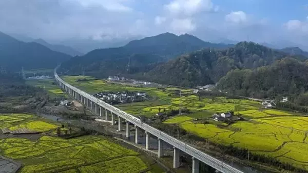 時速350キロの池黄高速鉄道が試験運行、中国で最も美しい高速鉄道路線の一つ