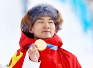 中国金1号の蘇翊鳴、日本人コーチとの熱いハグに中国ネット「本当に感動」「涙が出てきた」