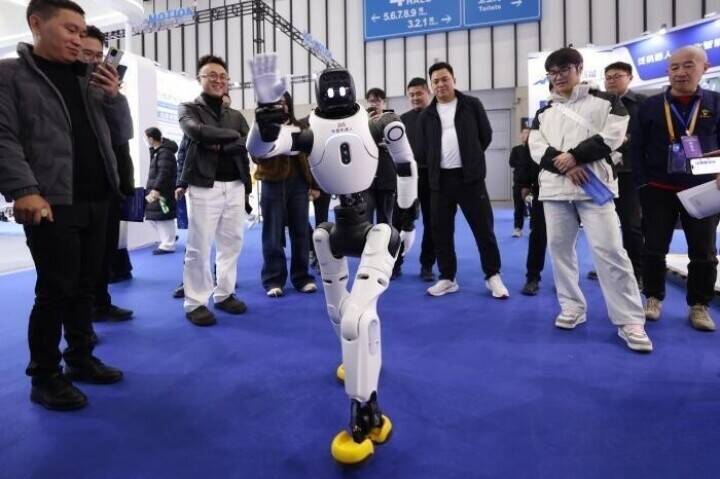 世界スマート製造博覧会が南京で開催、ロボットが得意技を披露―中国