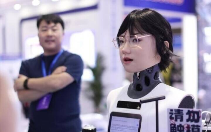 世界スマート製造博覧会が南京で開催、ロボットが得意技を披露―中国