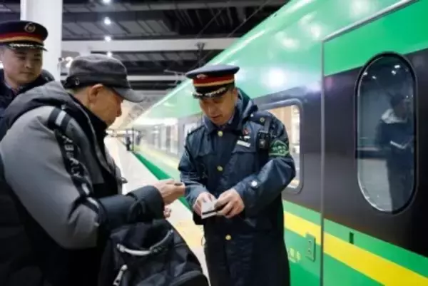 上海・香港間直通「緑皮車」Z99号が高速列車D99号に切り替わり初運行―中国