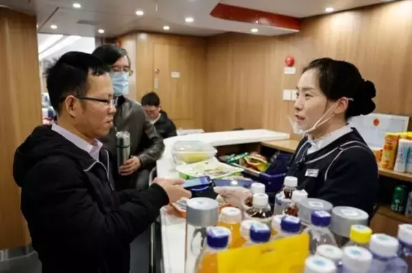 「上海・香港間直通「緑皮車」Z99号が高速列車D99号に切り替わり初運行―中国」の画像