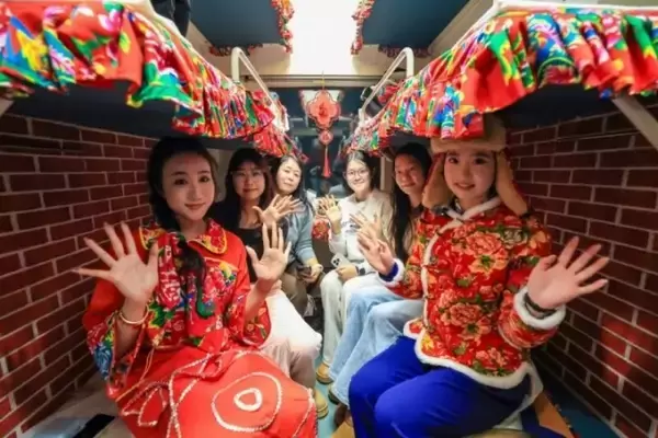 「中国東北エリアの民家の気分を味わえる「雪国列車」が運行―黒竜江省」の画像