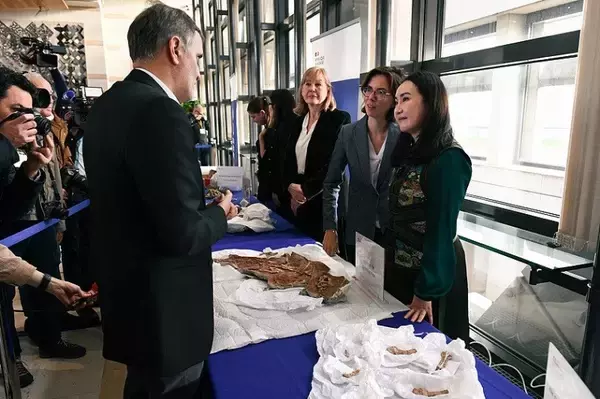 フランス下院が文化財返還法案を全会一致で可決