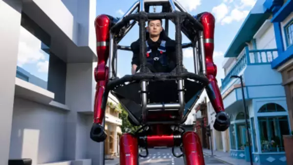 ユニツリーが世界初の量産型有人変形ロボ公開、価格は約9000万円から―中国