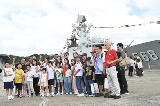 香港とマカオの市民が軍艦を見学、「青き航跡」に刻まれた情熱と国防の決意