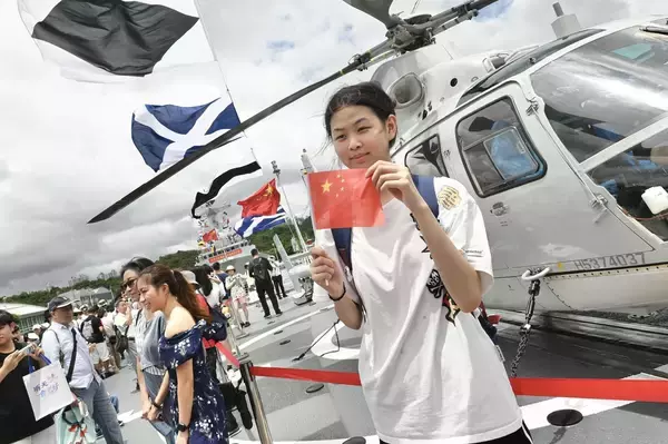 「香港とマカオの市民が軍艦を見学、「青き航跡」に刻まれた情熱と国防の決意」の画像